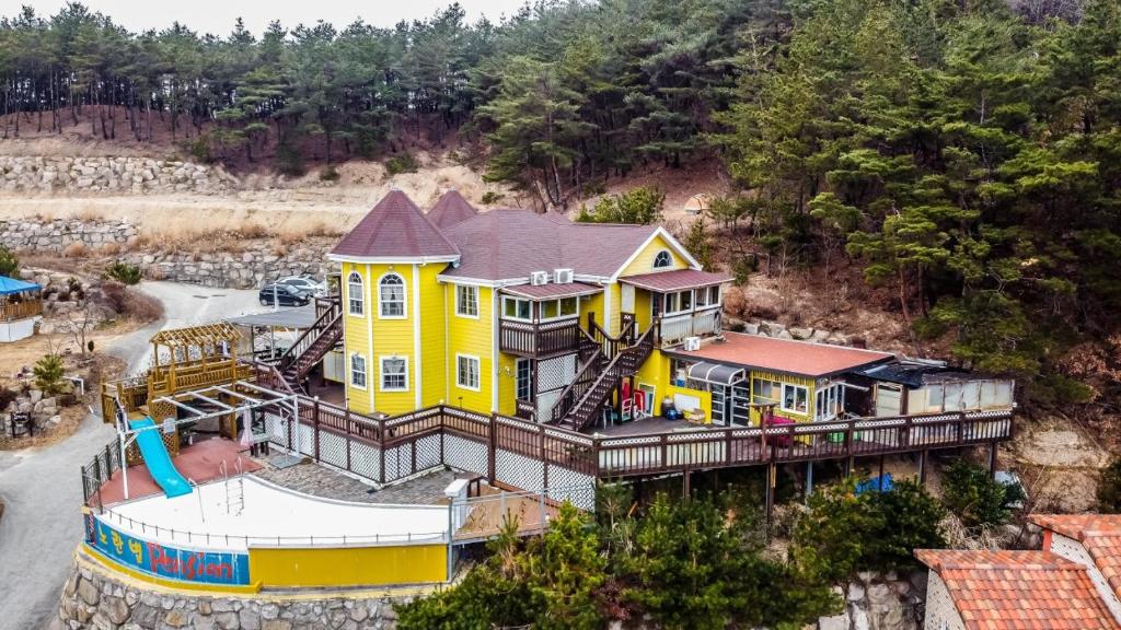 yellow star pension 642d4962bc4df
