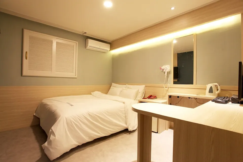 Shine Hotel