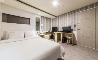 Shine Hotel